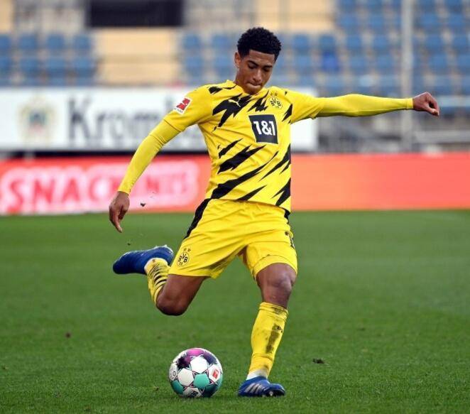 中超赛程更新：关注榜首之争,（中超最新赛程：直击榜首争夺战）